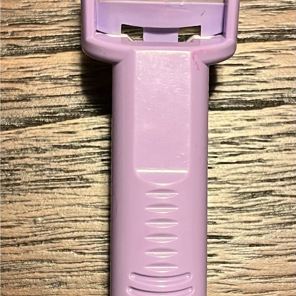 Avon Eyelash Curler Gentle Plastic and Rubbery Mauve Purple and White - Picture 2 of 2